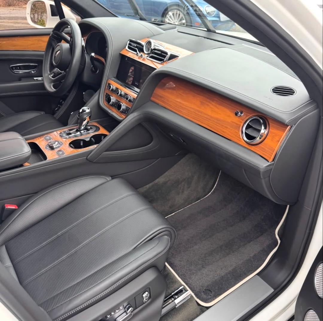 Bentley Bentayga interior after deep leather and wood trim cleaning